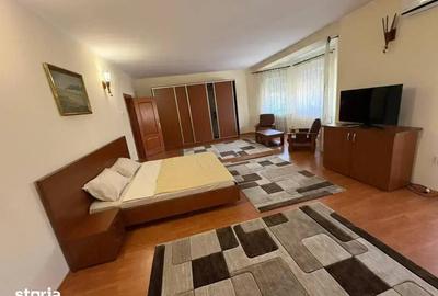 Casă cu 5 camere cu Teren 550 Mp în Central