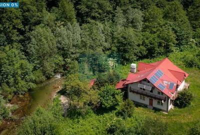 Casă cu 9 camere cu Teren 1029 Mp în Obârșia-Cloșani
