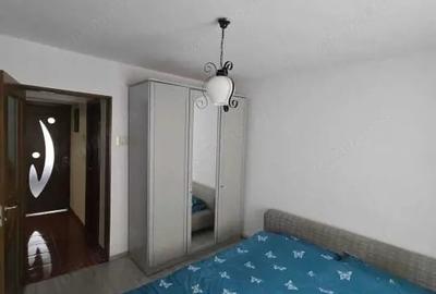 Apartament cu 3 camere decomandat în Astra