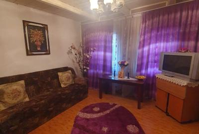 Casă individuală cu 2 camere cu Teren 2400 Mp în Broscăuți