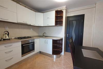 Apartament cu 3 camere decomandat în Burdujeni