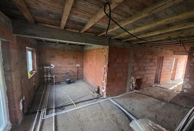 Casă cu 3 camere cu Teren 276 Mp în Parța - 2