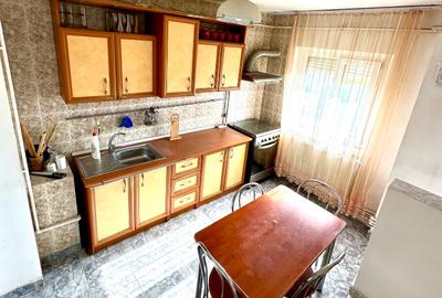 Apartament cu 3 camere decomandat în 1 Mai