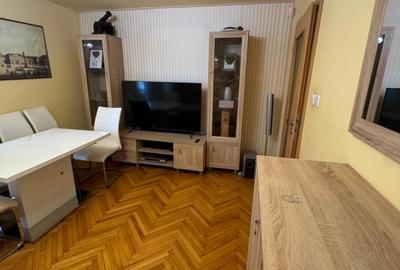 Apartament cu 3 camere decomandat în Lipovei