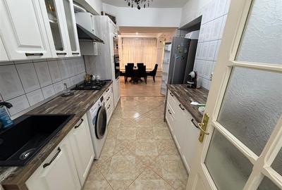 Apartament cu 3 camere decomandat, mobilat în Central