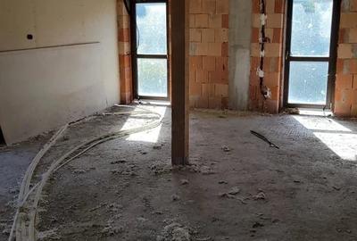 Casă cu Teren 2290 Mp în Gârleni - 1