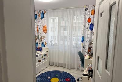 Apartament cu 3 camere semidecomandat în Central