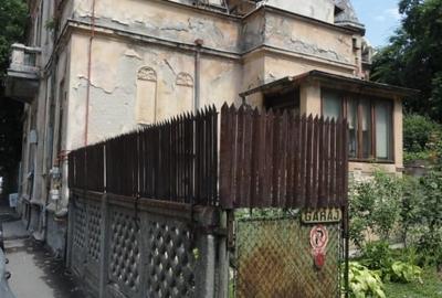 Casă cu 5 camere cu Canalizare în Calea Victoriei