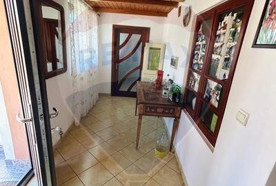 Casă cu 6 camere cu Teren 1624 Mp în Pielești
