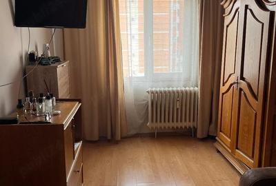 Garsonieră decomandată în Central - 7