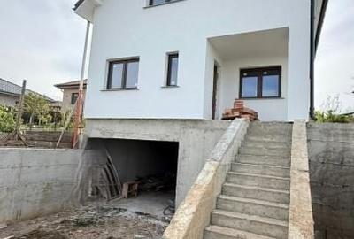 Casă cu 4 camere cu Teren 490 Mp în Jucu