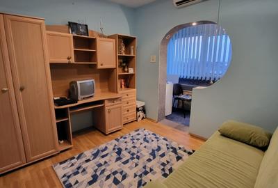 Apartament cu 3 camere decomandat în Gheorghe Lazăr