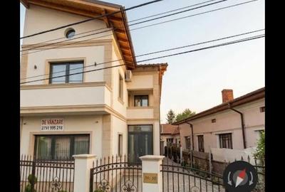 Casă cu 4 camere în Central