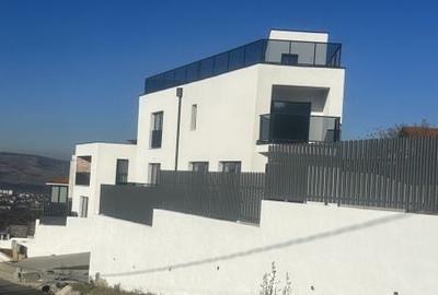 Casă cu 5 camere cu Teren 500 Mp în Central - 13