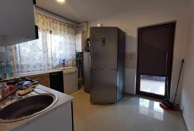 Casă cu 5 camere cu Canalizare în Central - 4
