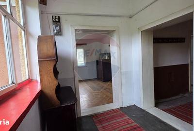 Casă cu 3 camere semidecomandat în Habic