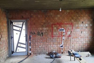 Casă cu 5 camere cu Teren 500 Mp în Păulești