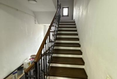 Casă cu 5 camere cu Canalizare în Titan