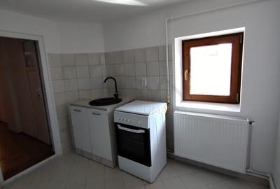 Apartament cu 3 camere decomandat în Capitale - 10
