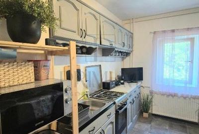 Apartament cu 2 camere semidecomandat, mobilat în Dâmbovița