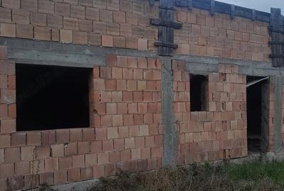 Casă cu Teren 300 Mp în Micești