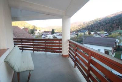 Casă cu 4 camere semidecomandat cu Teren 207 Mp în Central - 1