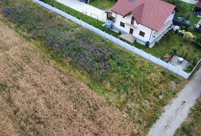 Teren de 1500 mp, în Budești