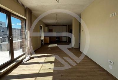 Apartament cu 3 camere semidecomandat în Borhanci
