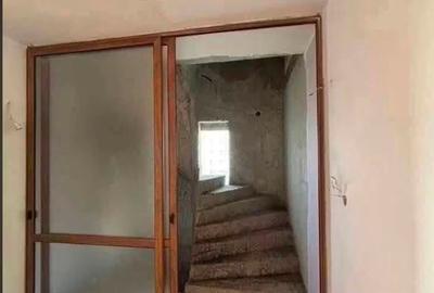 Casă cu 4 camere cu Teren 1100 Mp în Central
