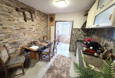 Apartament cu 2 camere semidecomandat în Rovine