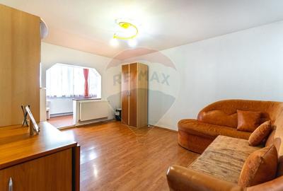 Apartament cu 2 camere decomandat, mobilat în Tractorul - 4