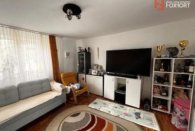 Casă cu 3 camere cu Teren 1094 Mp în Izvin