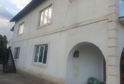 Casă cu 4 camere cu Teren 1000 Mp în Priseaca