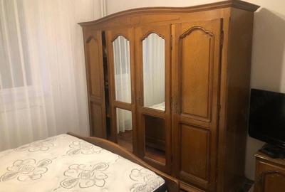 Apartament cu 3 camere semidecomandat în Craiovei