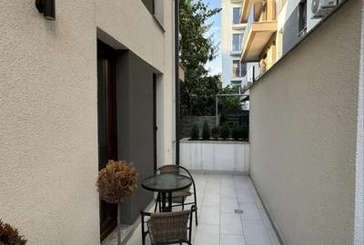 Apartament cu 2 camere semidecomandat, mobilat în Jiului