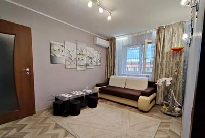 Apartament cu 3 camere semidecomandat, mobilat în Florilor
