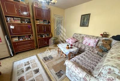 Apartament cu 3 camere semidecomandat, mobilat în Dacia