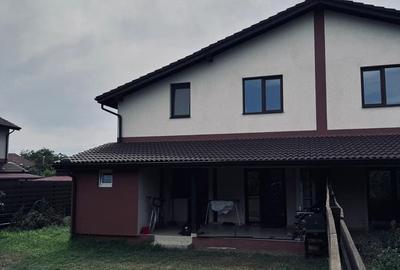 Casă cu 4 camere decomandat în Chișoda