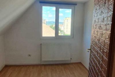 Apartament cu 3 camere semidecomandat în Central - 6
