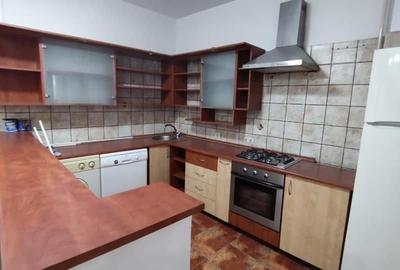 Apartament cu 3 camere semidecomandat în Foișorul de Foc