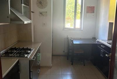 Apartament cu 3 camere decomandat în Berceni