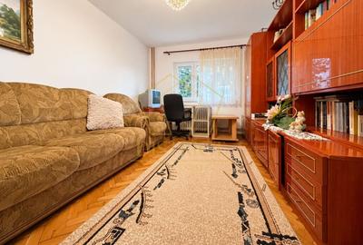 Apartament cu 3 camere decomandat, mobilat în Lipovei