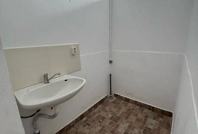 Spațiu comercial, de 1,037 mp, în Central - 4