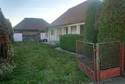 Casă cu 2 camere cu Teren 1400 Mp în Cicârlău