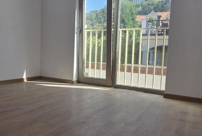 Apartament cu 3 camere semidecomandat în Ultracentral
