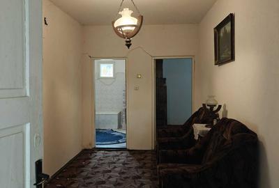Casă cu 3 camere decomandat în Uliești - 2