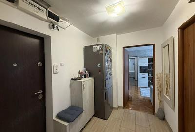 Apartament cu 3 camere semidecomandat în Ultracentral