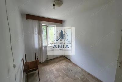Apartament cu 3 camere semidecomandat în Neptun