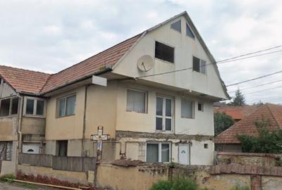 Casă cu 4 camere în Baciu