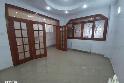 Casă cu 9 camere cu Teren 365 Mp în Tineretului